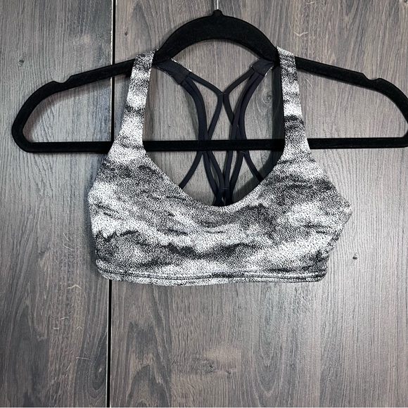 -💙2/$40💙 Lululemon Athletica Printed Strappy Sports Bra Size Small/2 - Picture 4 of 15